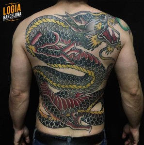 Tatuajes de espalda - dragon japones - Logia Barcelona 